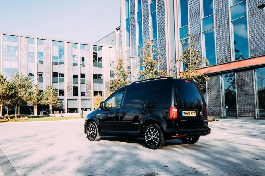  Volkswagen Caddy Black Edition 2016 года  (UK) (фото 4 из 6)